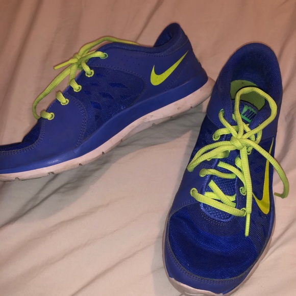 NIKE Running Shoe - Picture 4 of 7